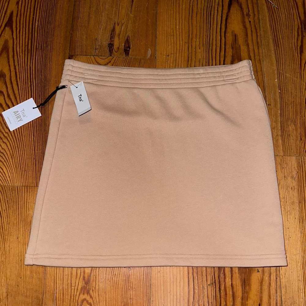 NWT Aritzia Perfect Airy Fleece Mini Skirt